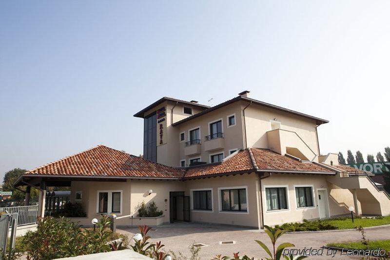 Hotel Elysium Raya